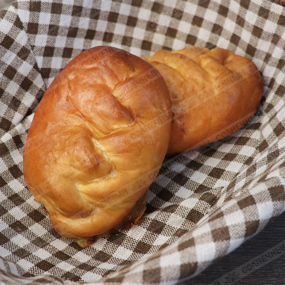 Пирожок печеный с луком/яйцом Солнечная Кухня — купить с доставкой на дом в  интернет-магазине Солнечный